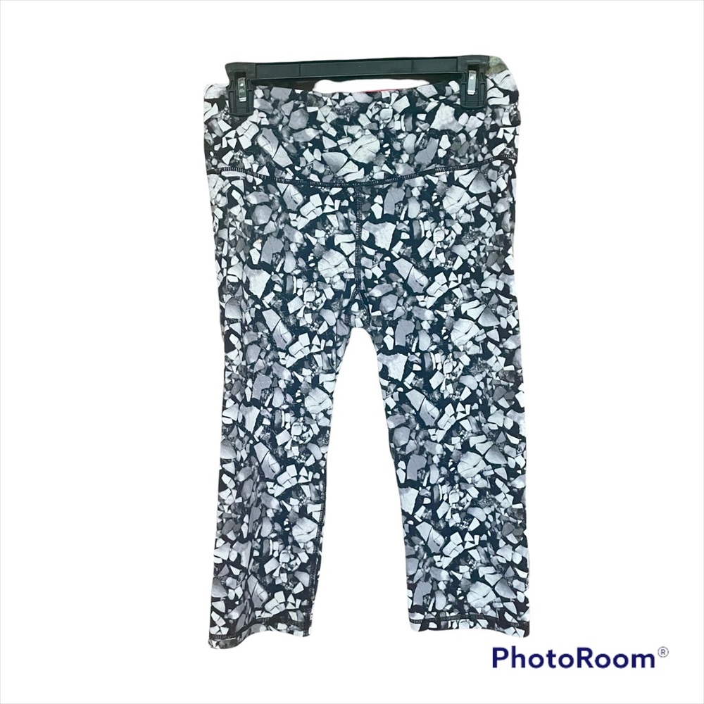 Victoria’s Secret VSX Sport Knockout Crop Leggings